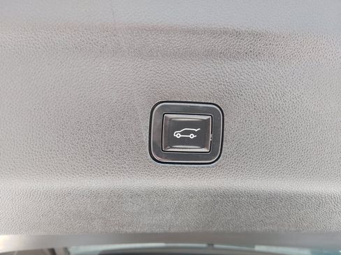 Used 2024 Chevrolet Suburban LT w/ Luxury Package image 29