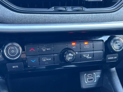 Used 2024 Jeep Compass Latitude image 22