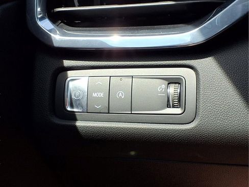 Used 2025 GMC Acadia Elevation FWD image 17