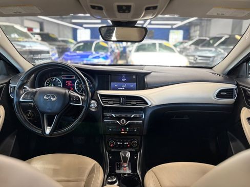 Used 2018 INFINITI QX30 AWD w/ Cargo Package image 18