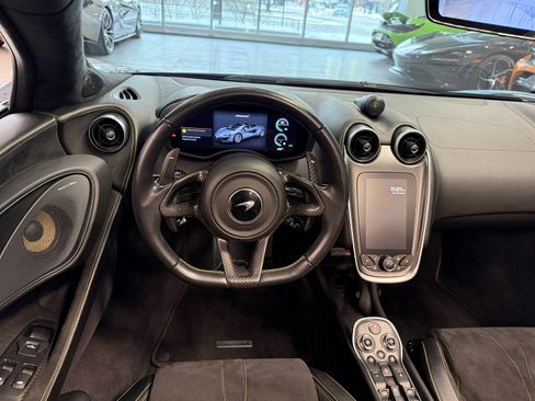 Used 2019 McLaren 570S image 18