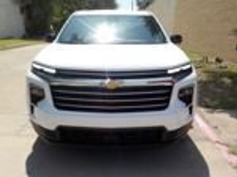 Used 2026 Chevrolet Traverse LT w/ Driver Confidence Package FWD image 10