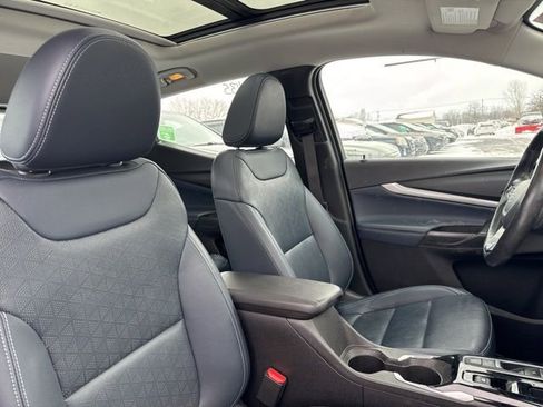 Used 2022 Chevrolet Bolt EUV Premier w/ Launch Edition image 9