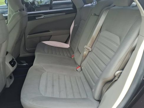 Used 2019 Ford Fusion SE FWD image 15