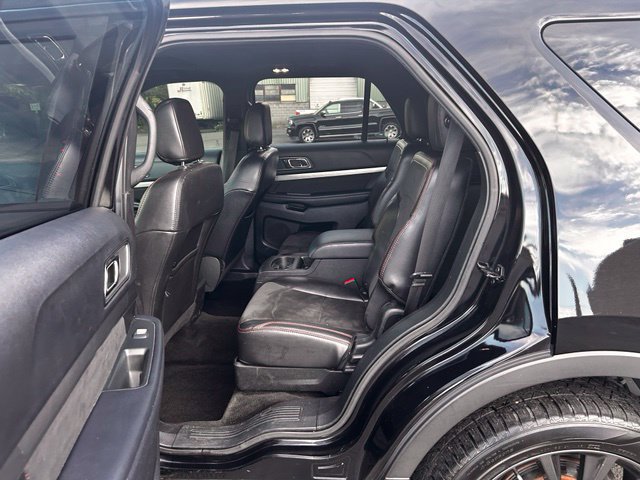 Used 2018 Ford Explorer XLT w/ XLT Appearance Package AWD/4WD image 14