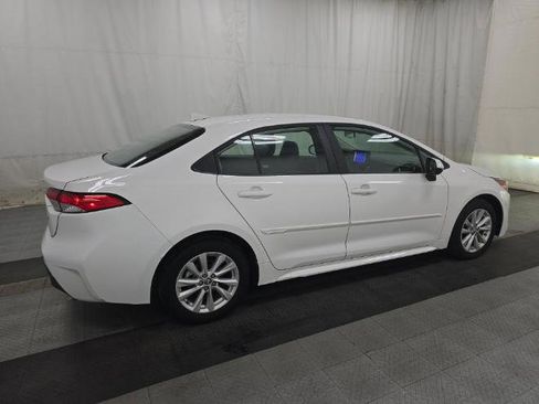 Used 2024 Toyota Corolla LE w/ LE Convenience Package FWD image 4