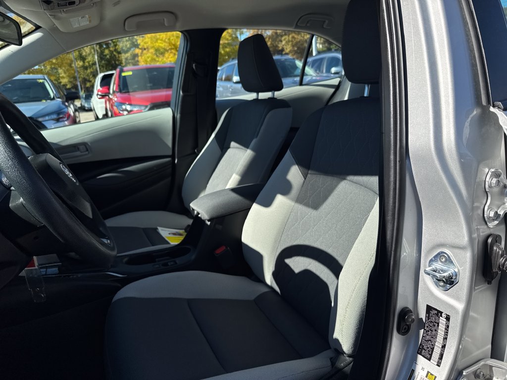 Used 2025 Toyota Corolla LE FWD image 14
