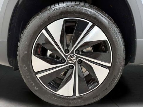 New 2025 Volkswagen Taos SE image 22