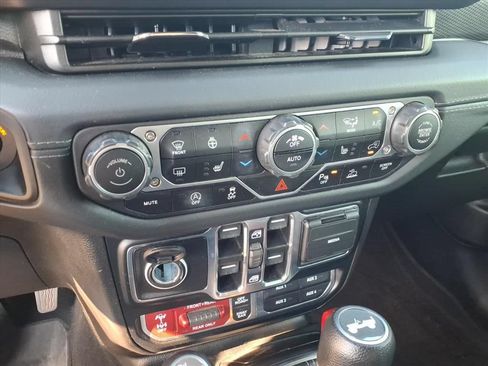 Used 2024 Jeep Wrangler Unlimited Rubicon w/ Technology Group AWD/4WD image 16