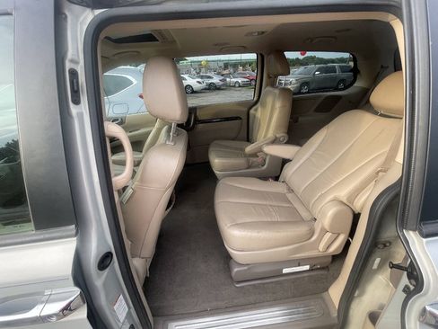 Used 2012 Kia Sedona EX w/ Luxury Pkg FWD image 10