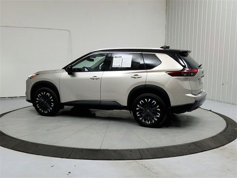 Used 2025 Nissan Rogue SL w/ Tech Package image 5