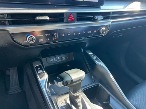 Certified 2024 Kia Sorento S image 21