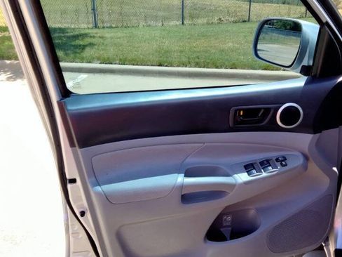 Used 2011 Toyota Tacoma PreRunner w/ TRD Sport Pkg image 9