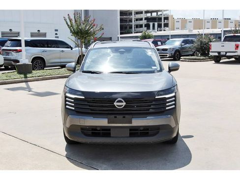 Used 2025 Nissan Kicks SV w/ SV Premium Package AWD/4WD image 2
