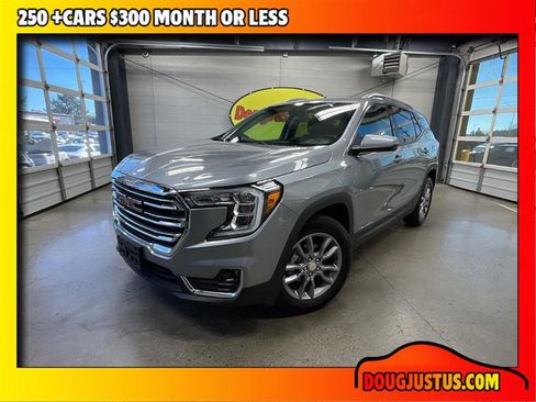Used 2024 GMC Terrain SLT image 1
