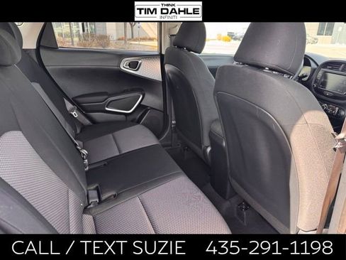 Used 2025 Kia Soul LX w/ LX Technology Package FWD image 16