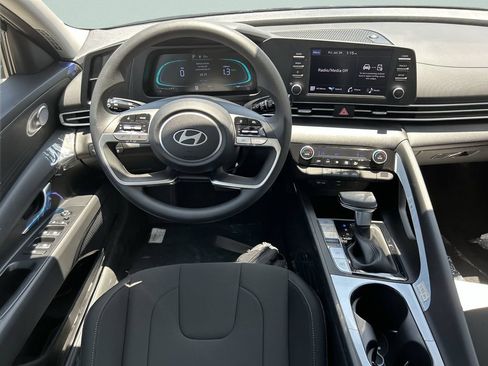 New 2026 Hyundai Elantra Hybrid FWD image 18