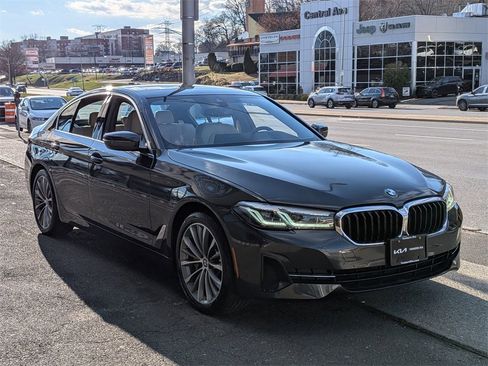 Used 2023 BMW 530i xDrive w/ Premium Package image 4