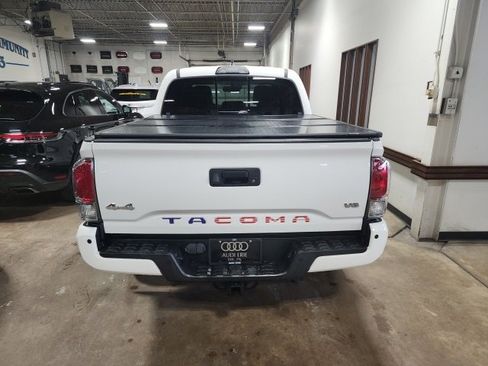 Used 2018 Toyota Tacoma SR image 4