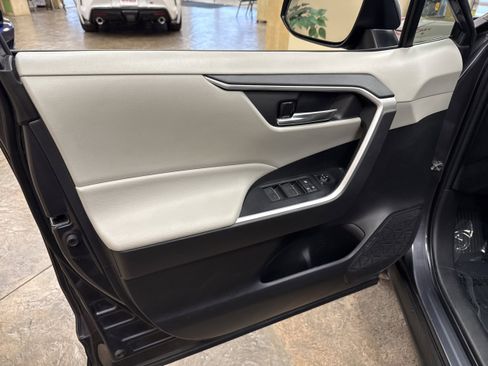 Used 2022 Toyota RAV4 XLE w/ Convenience Package image 27