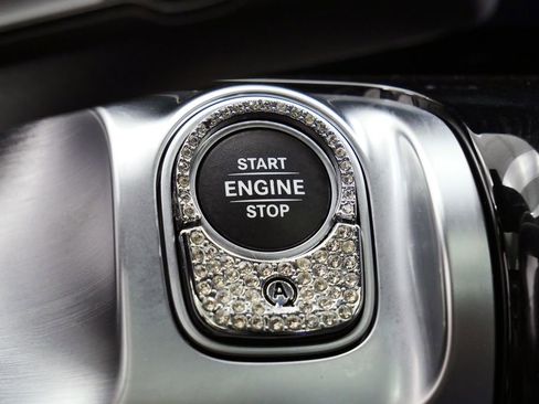 Used 2021 Mercedes-Benz GLB 250 4MATIC image 29