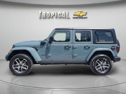 Used 2024 Jeep Wrangler Unlimited AWD/4WD image 2