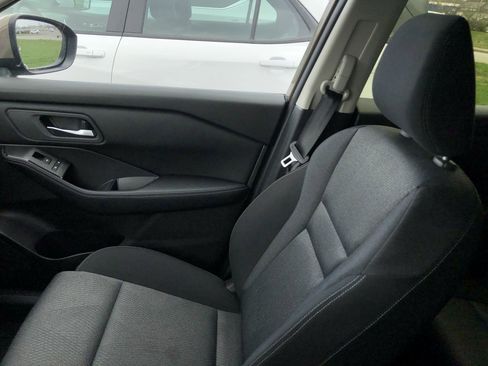 Used 2025 Nissan Rogue SV image 31