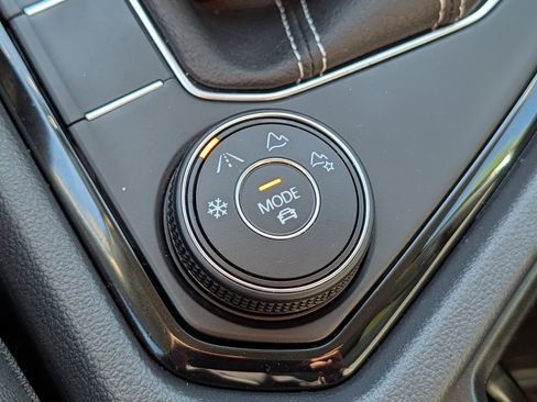 Certified 2024 Volkswagen Taos SE AWD/4WD image 29