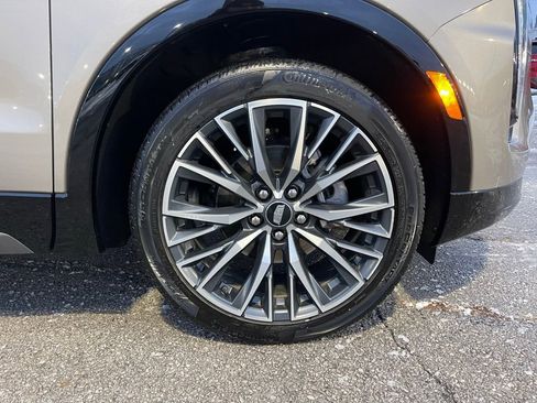 Used 2024 Cadillac XT4 Sport image 12