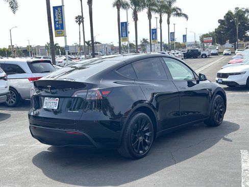 Used 2022 Tesla Model Y Long Range image 26