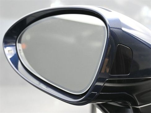 Used 2019 Porsche Panamera 4 w/ Premium Package image 8