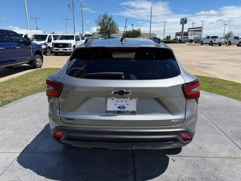 Used 2024 Chevrolet Trax RS w/ Sunroof Package FWD image 5