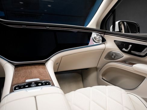 Used 2024 Mercedes-Benz Maybach EQS 680 4MATIC image 42