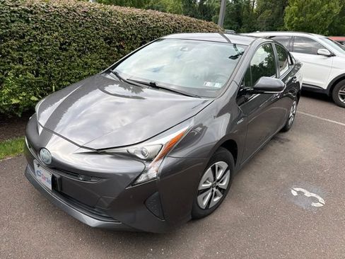 Used 2017 Toyota Prius Three FWD image 2