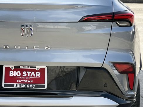 Used 2025 Buick Envista Sport Touring image 5