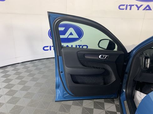 Used 2024 Volvo XC40 B5 Plus AWD/4WD image 14