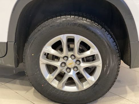 Used 2020 Chevrolet Traverse LT image 13
