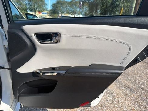 Used 2017 Toyota Avalon Limited image 23