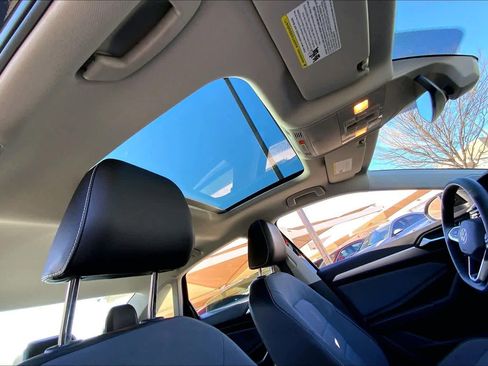 Used 2025 Volkswagen Jetta SE image 14