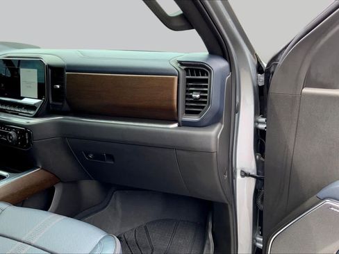 Used 2023 Chevrolet Silverado 1500 High Country w/ High Country Premium Package AWD/4WD image 19