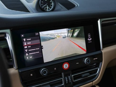 Certified 2024 Porsche Macan AWD/4WD image 22