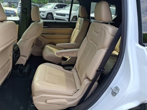 Certified 2023 Jeep Grand Cherokee L Limited w/ Luxury Tech Group II image 11