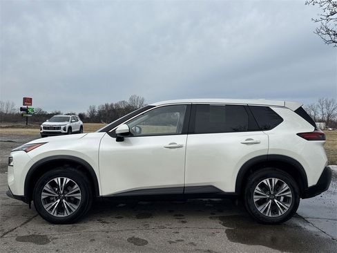 Used 2023 Nissan Rogue SV image 5
