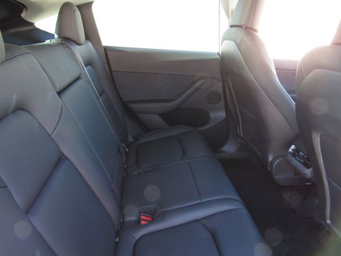 Used 2023 Tesla Model Y Long Range image 12