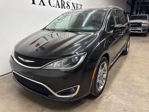 Used 2020 Chrysler Pacifica Touring-L FWD image 16