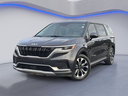 Used 2024 Kia Carnival EX image 2