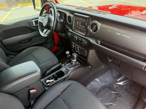 Used 2022 Jeep Gladiator Overland w/ Cold Weather Group AWD/4WD image 15