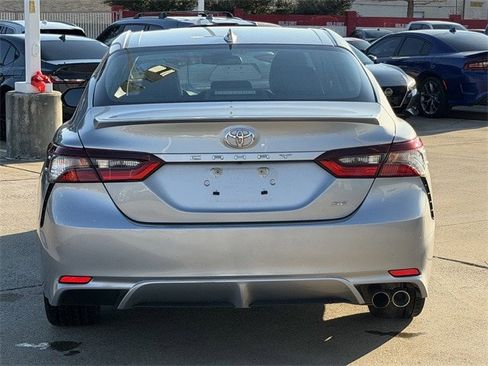Used 2024 Toyota Camry SE image 5