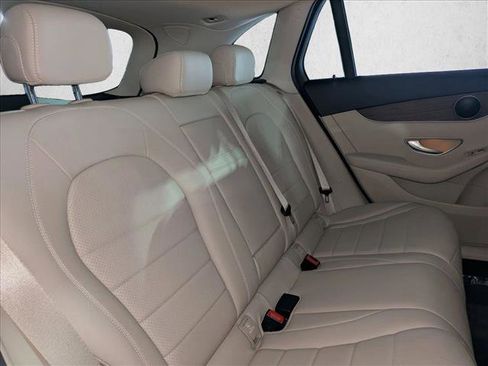 Used 2021 Mercedes-Benz GLC 300 4MATIC image 19