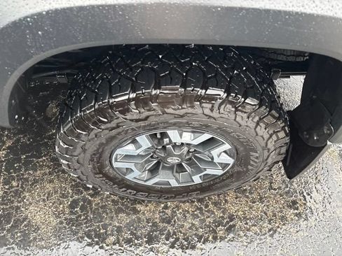 Used 2022 Toyota Tacoma TRD Off-Road AWD/4WD image 15
